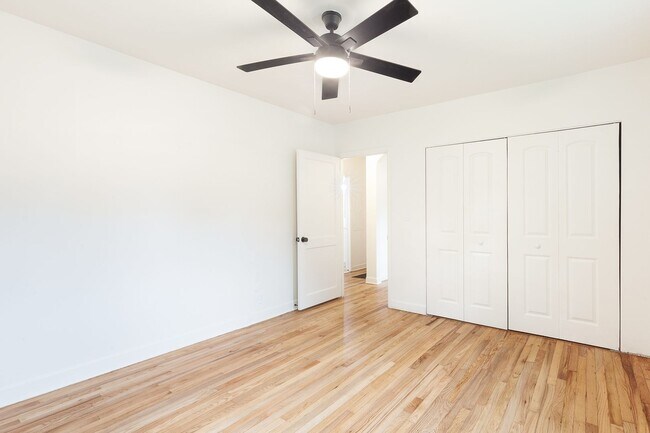 Building Photo - Beautiful Newly Renovated 2/1 w/ Large Fen...