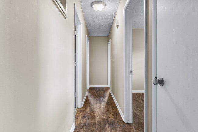 Building Photo - 2461 Mirahill Dr