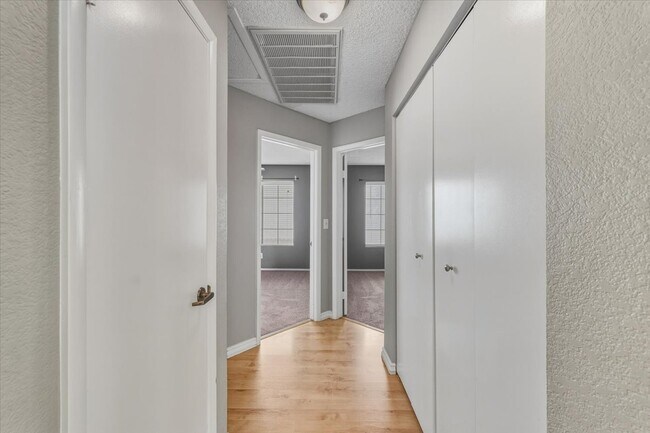 Building Photo - 4909 Fiesta Lakes St