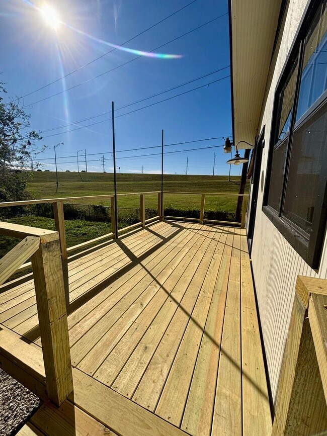 Building Photo - 312 W Queen St