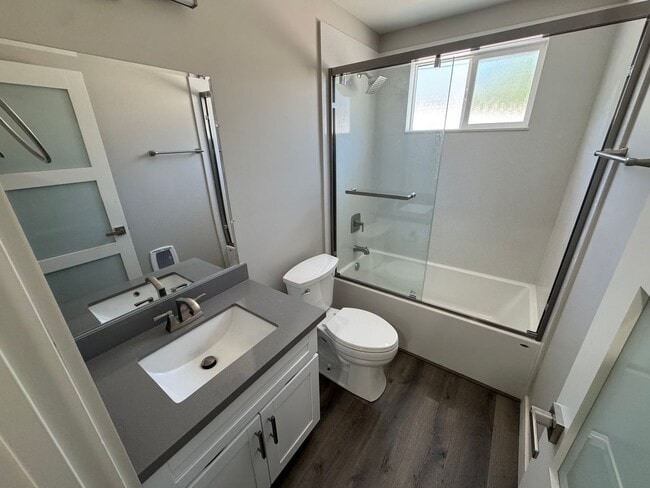 Building Photo - Recently Remodeled 2BD/1BA Duplex Near Dow...