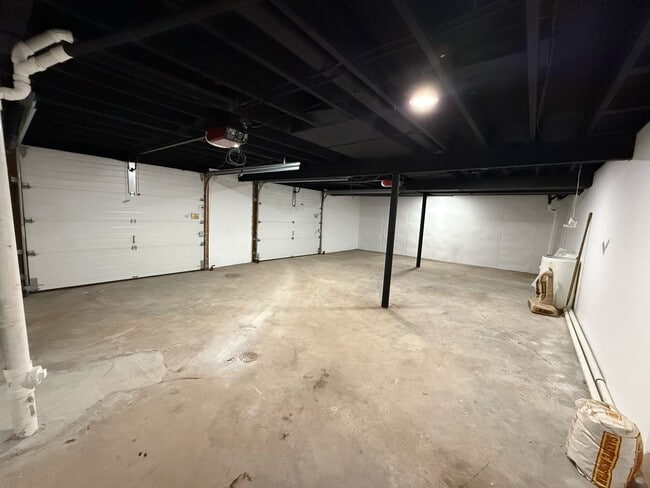 Building Photo - 9900 Richmond Dr