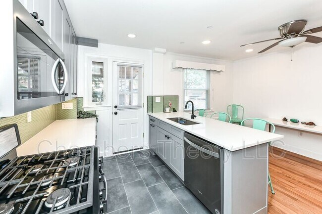Building Photo - 2230 Observatory Pl NW