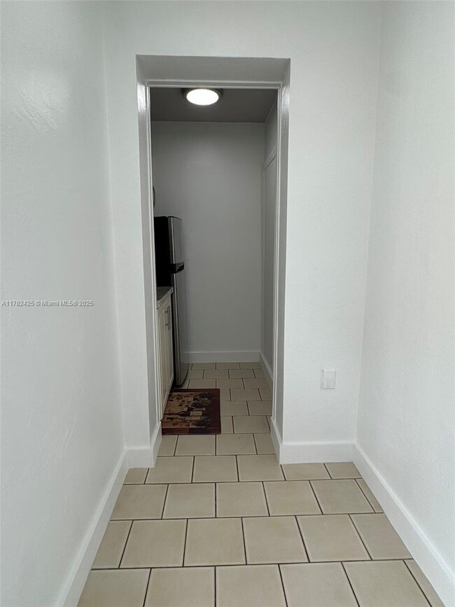 Building Photo - 8520 SW 29th St
