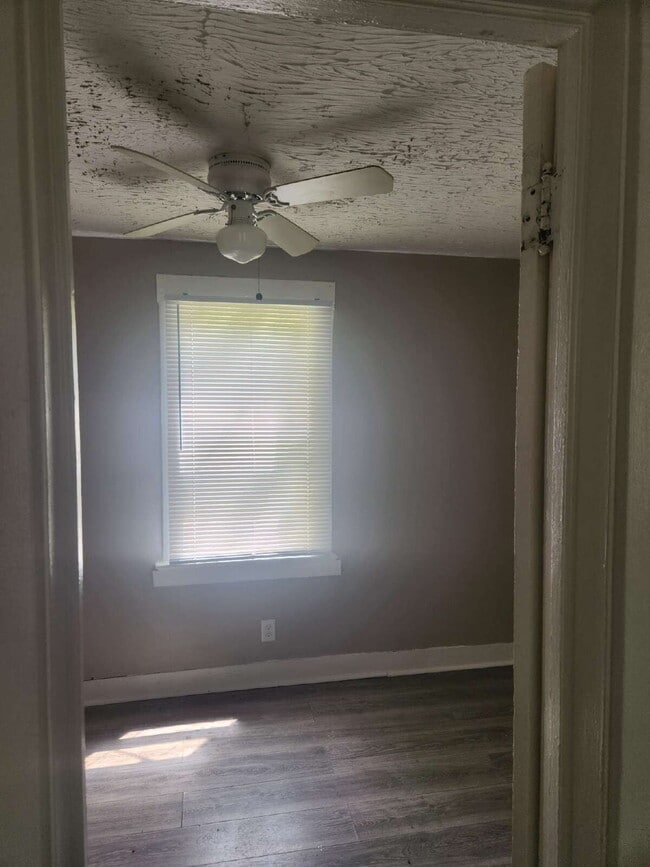 Building Photo - "Charming 3-Bedroom on Durkee Avenue, Clev...