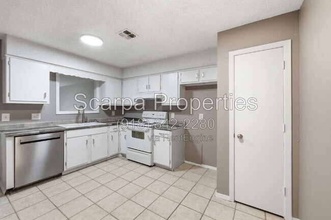 Building Photo - 3119 S 130th E Pl