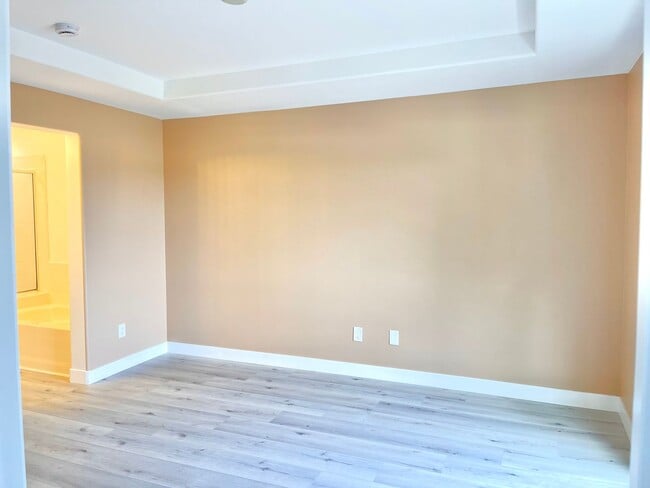 Building Photo - Three Story Four Bedroom 2.5 Bathroom Condo for lease $2,995