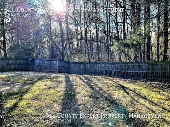 Building Photo - 520 Lazy River Ln