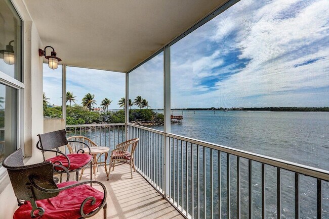 Building Photo - 1820 New Palm Way