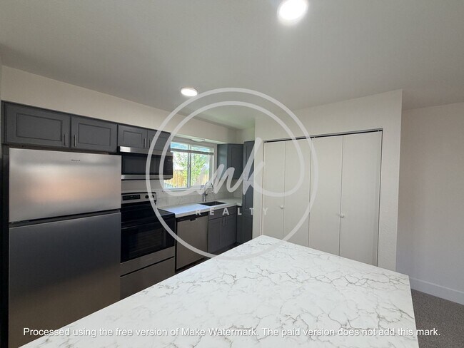 Building Photo - Newly Renovated 3 Bedroom Townhome