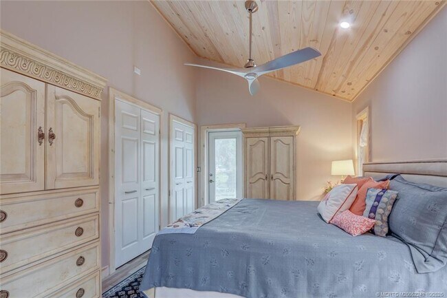 Building Photo - 64 NE Acacia Trail