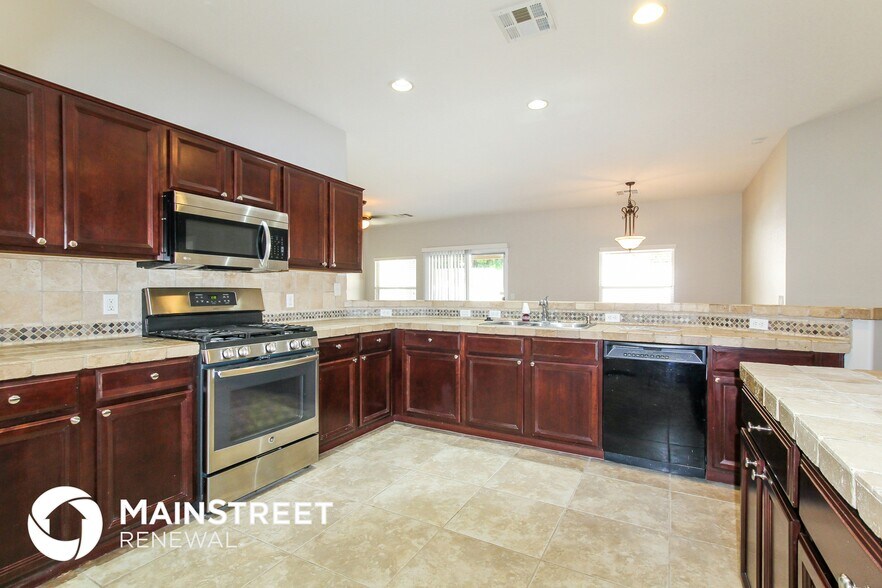 Building Photo - 15832 W Calavar Rd