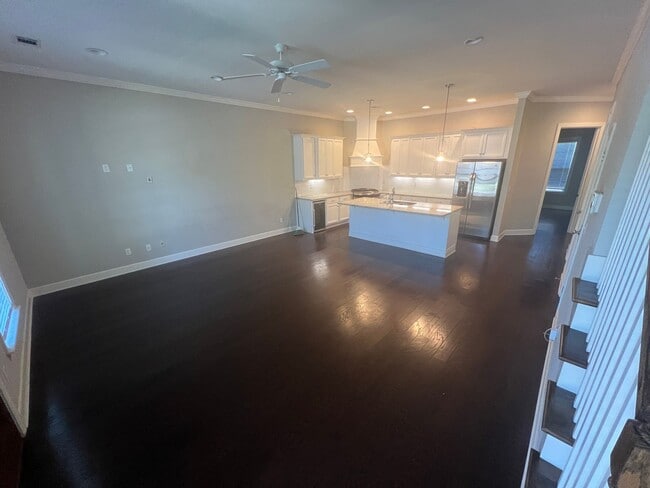 Building Photo - Luxury 3BR/3.5BA Townhome w/ 2-Car Garage in Gated Community