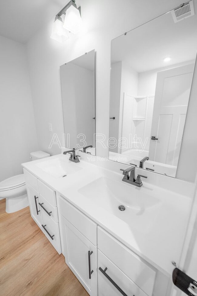 Building Photo - 533 Daffodil Ln