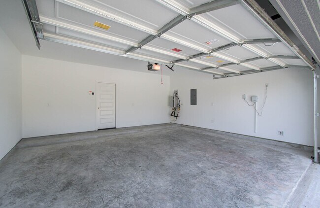 Building Photo - 24811 Harrow Mdw Dr
