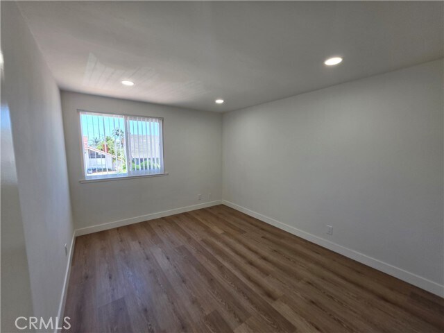 Building Photo - 8831 Sailport Dr