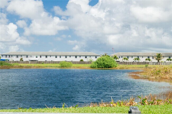 Building Photo - 2532 SE 15th Ct