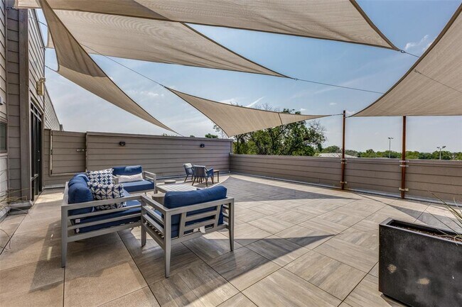 Building Photo - 2213 Poquito St