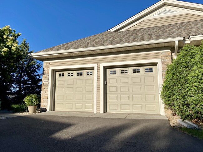 Building Photo - 3844 Linden Dr E