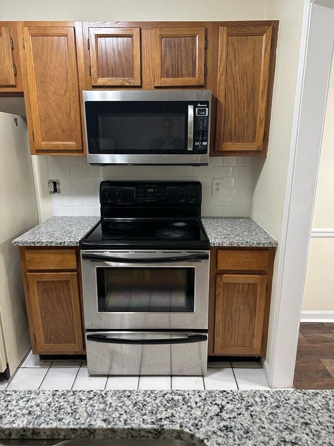 Building Photo - 616 Barrington Hills Dr