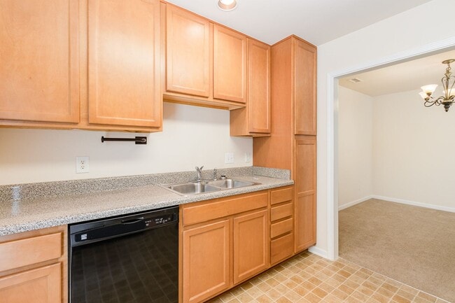 Building Photo - Lovely 2-Bedroom Move-In Ready Townhome in...