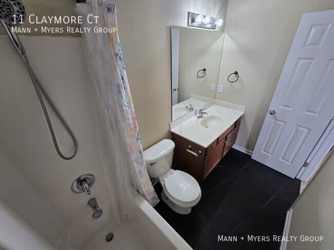 Building Photo - 11 Claymore Ct