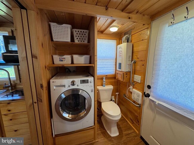 Building Photo - 12 W Loudoun St