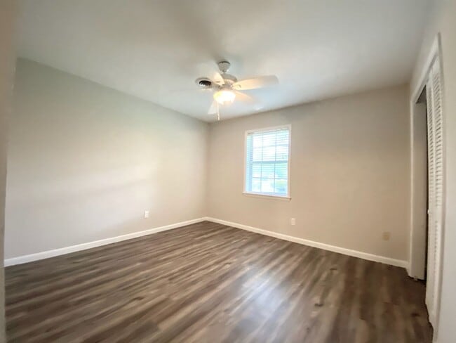 Building Photo - 3 Bedroom 2 Bath House