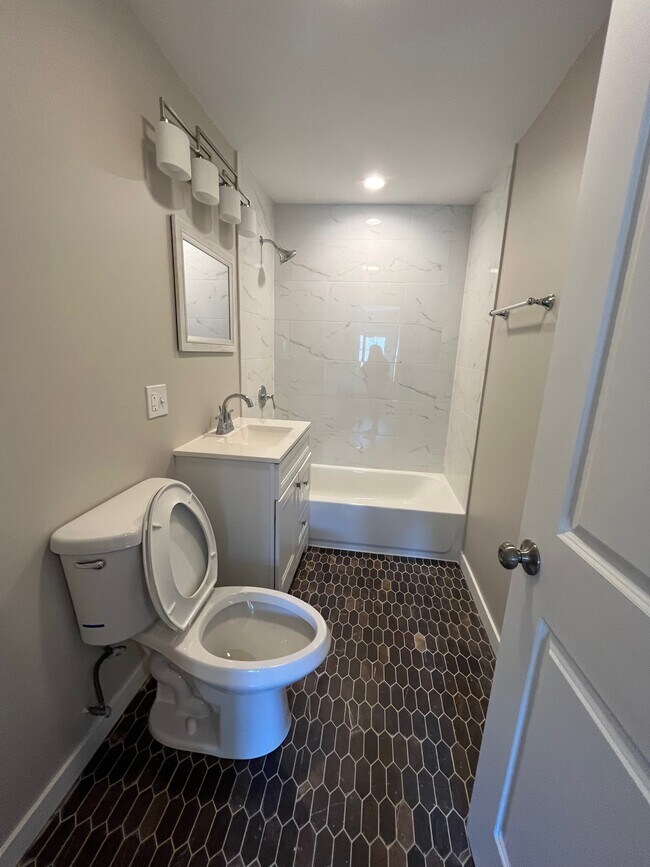 Building Photo - 138 N 14th Ave