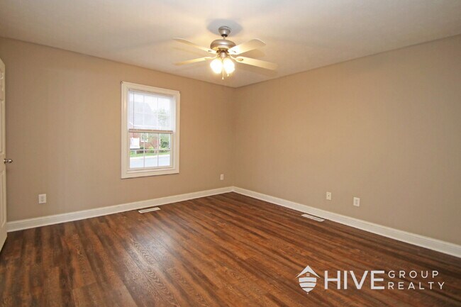Building Photo - Welcome to your "home sweet home," perfectly situated just a few blocks from the heart of charmin...