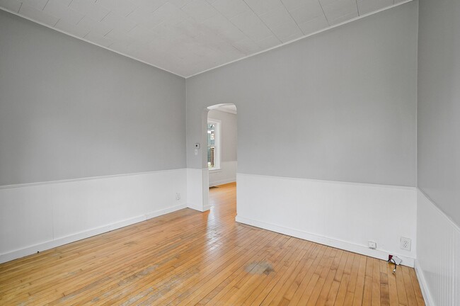 Building Photo - Newly Renovated 3 Bed 2 Bath Home in St Paul