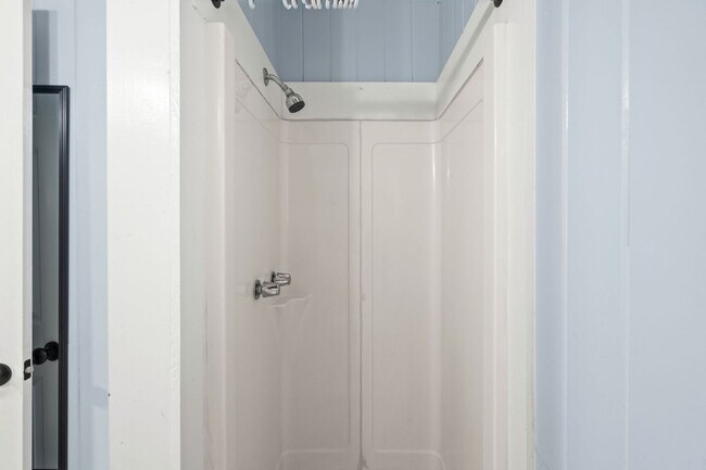 Building Photo - Turner Street Tri-Plex