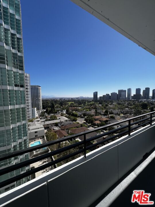 Building Photo - 10390 Wilshire Blvd