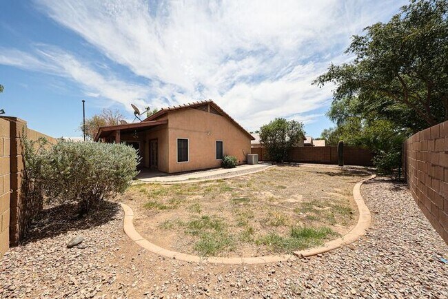 Building Photo - Charming 3-bedroom, 2-bathroom home locate...