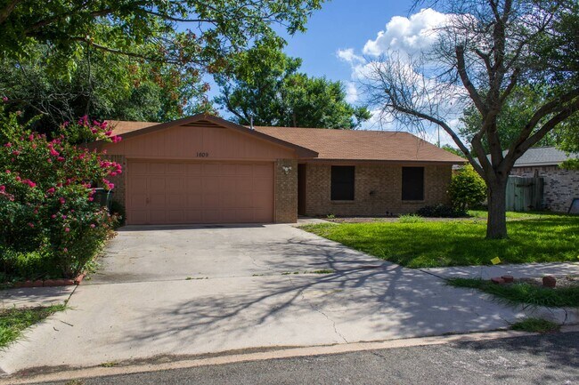 Primary Photo - 1609 Ronstan Dr