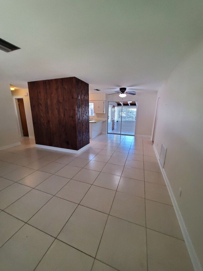 Building Photo - QUIET AND WELL MAINTAINED NEIGHBORHOOD