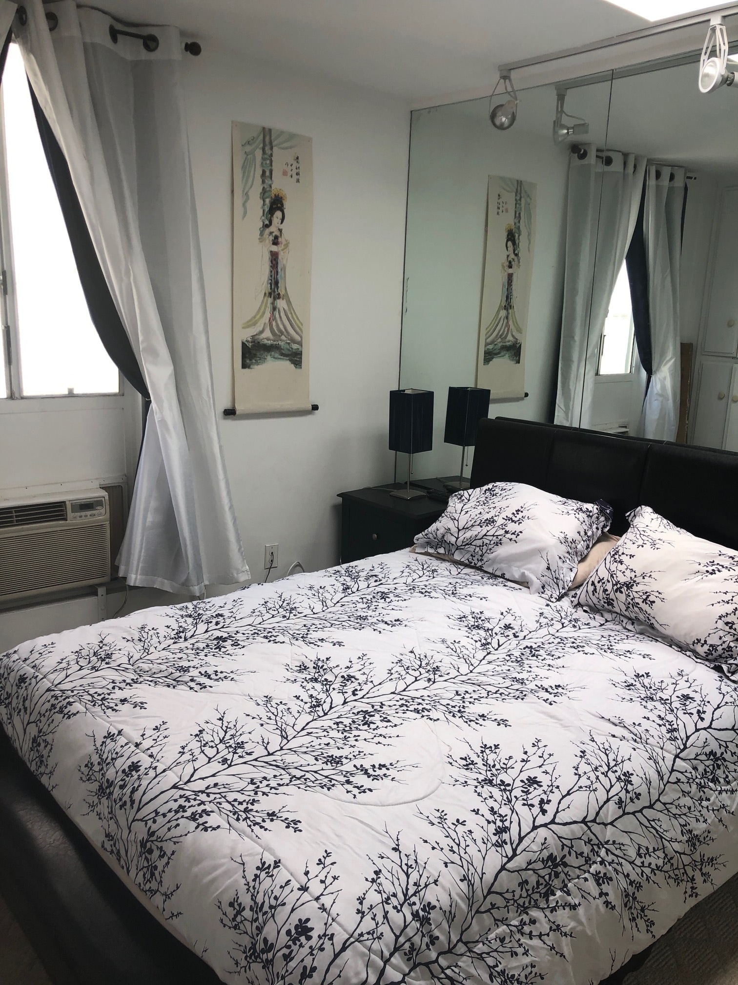 2nd bedroom with TV and AC - 3512 Pacific Ave