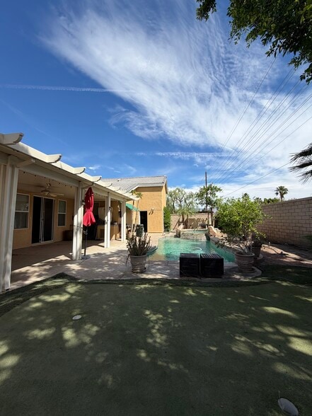 Building Photo - 48638 Barrymore St