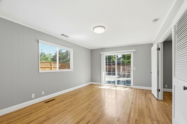 Building Photo - Wow! What a Great Home! Available Now!