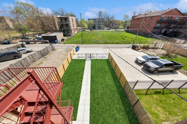 Building Photo - 5000 S Prairie Ave