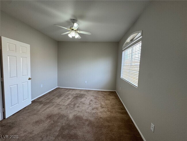 Building Photo - 75 N Valle Verde Dr