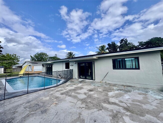 Building Photo - 19720 SW 118th Pl