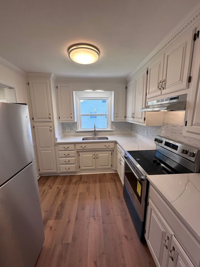 Building Photo - House for Rent