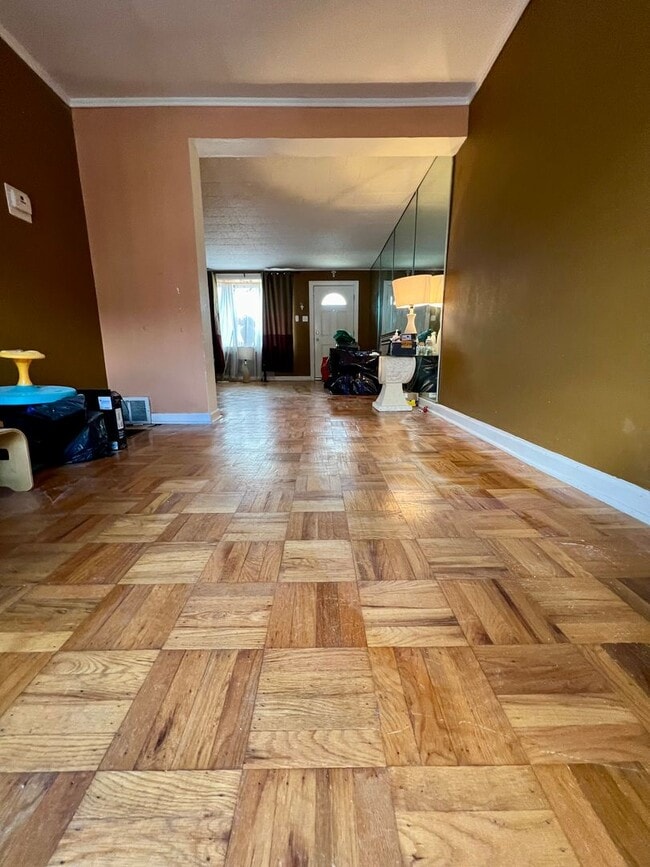 Building Photo - Stunning 3-Bedroom Townhome in Wissinoming! Available NOW!