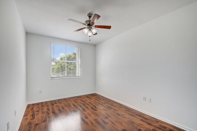 Building Photo - 2020 Greenview Shores Blvd