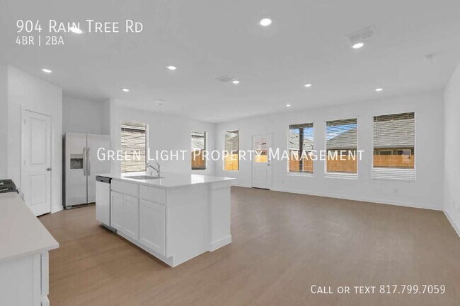 Building Photo - 904 Raintree Rd