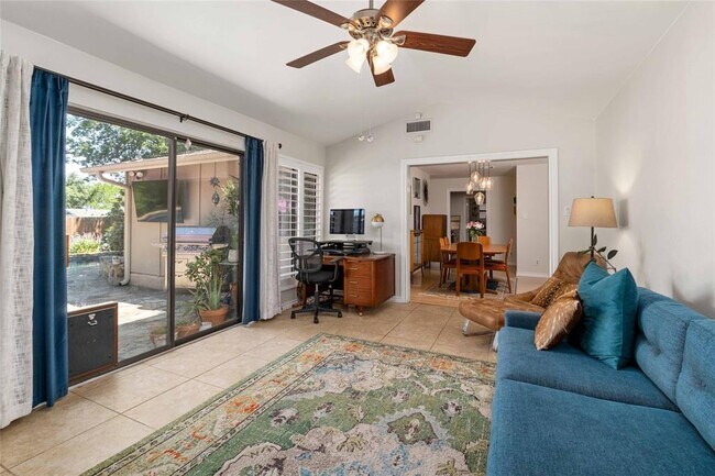 Building Photo - 6903 Moonmont Dr
