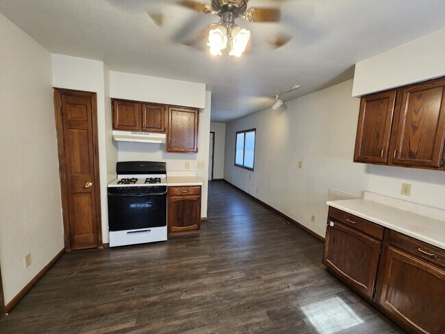 Building Photo - 2 Bedroom Lower with Garage