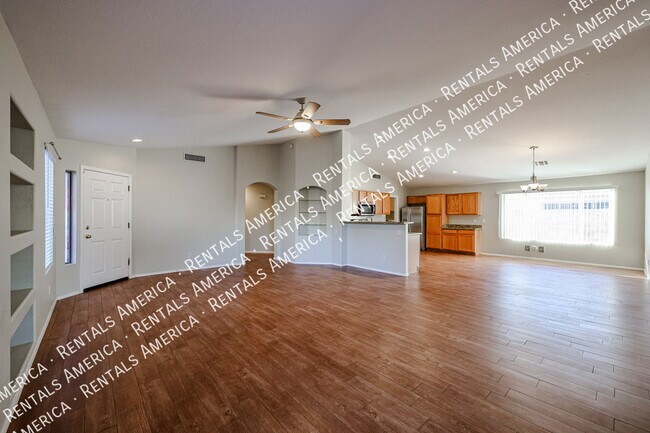 Building Photo - 658 S 110th Pl