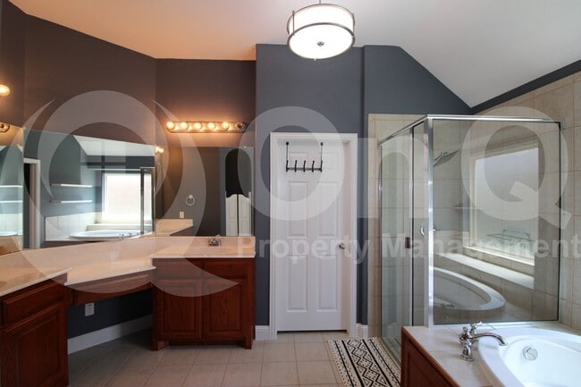 Building Photo - 2517 Flowing Springs Dr